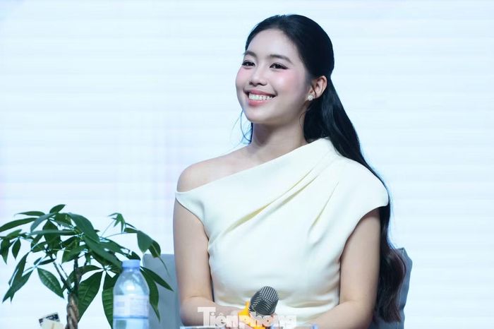 Á hậu Châu Anh chọn "trưởng thành", "may mắn" và "trách nhiệm" để mô tả về hành trình tại cuộc thi Hoa hậu Việt Nam 2024.