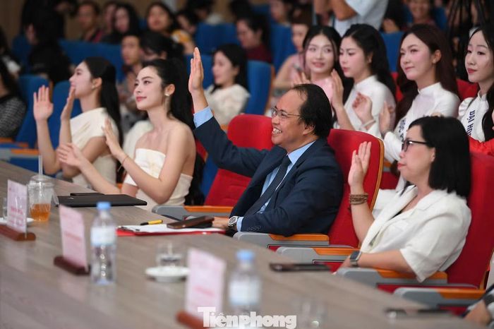 Đại biểu, khách mời tại sự kiện kỳ vọng đây là dịp các bạn sinh viên Đại học Phenikaa tìm hiểu sâu hơn về truyền thống cuộc thi Hoa hậu Việt Nam 2026.