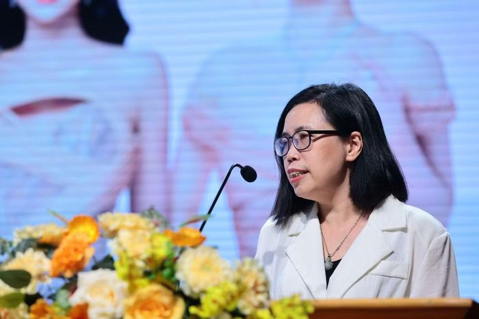 Nhà báo Trần Thị Thu Hà - Phó Tổng Biên tập Báo Tiền Phong, Phó Trưởng ban tổ chức cuộc thi Hoa hậu Việt Nam 2026 - phát biểu tại ngày hội tuyển sinh.