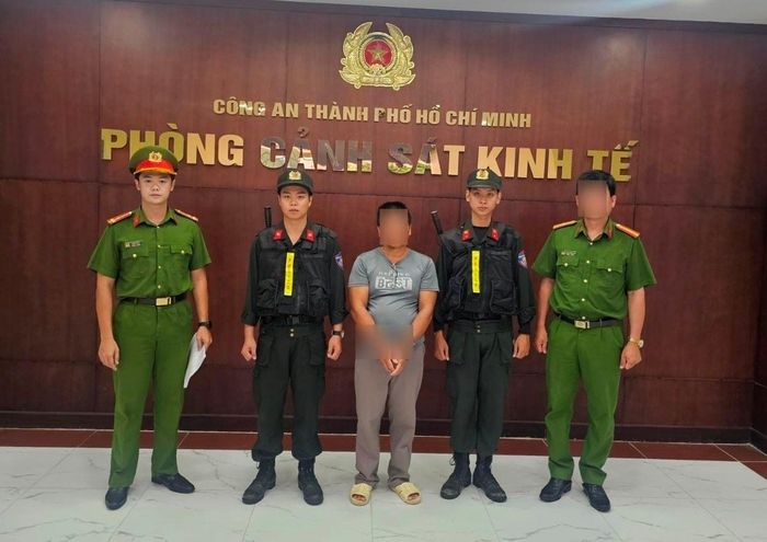 Nguyễn Thế Cường bị bắt về tội Vi phạm quy định về bảo vệ động vật nguy cấp, quý, hiếm.