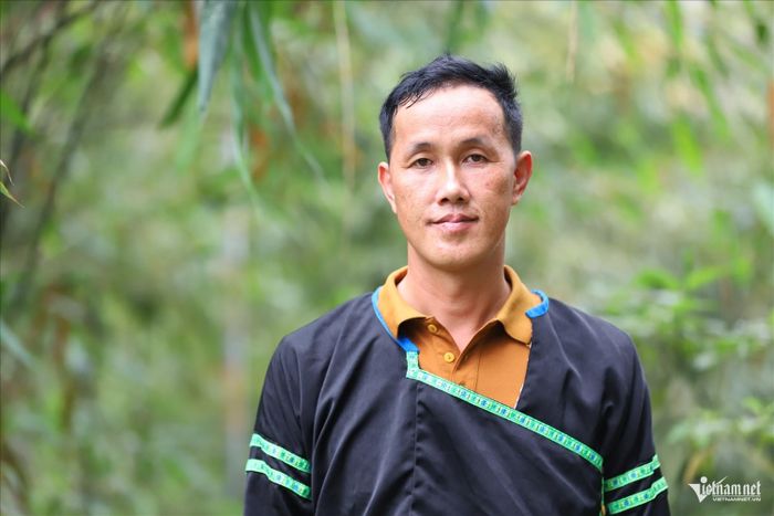 Anh Sổng A Dũng, người có uy tín tiêu biểu của thôn Khuôn Bổ, người truyền lửa khát vọng đổi đời cho đồng bào người Mông qua mô hình trồng măng Bát Độ.