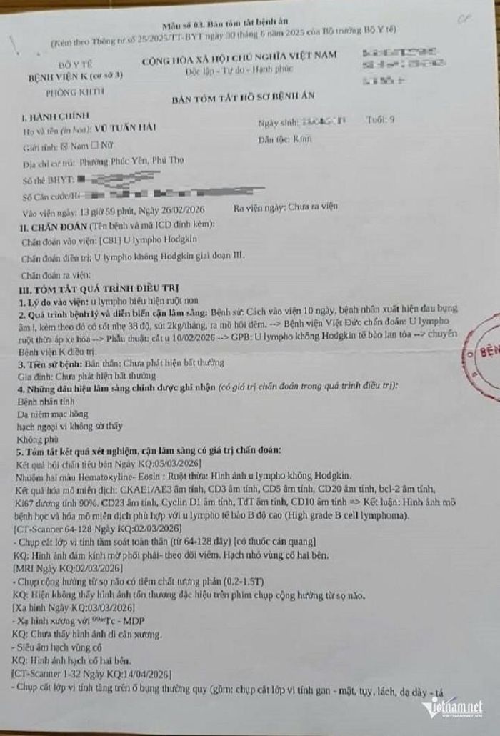 Tin con trai mắc ung thư hạch khiến cả nhà gia đình bé Hải suy sụp