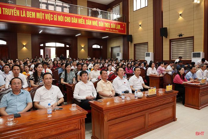 Các đại biểu tham dự hội thi.