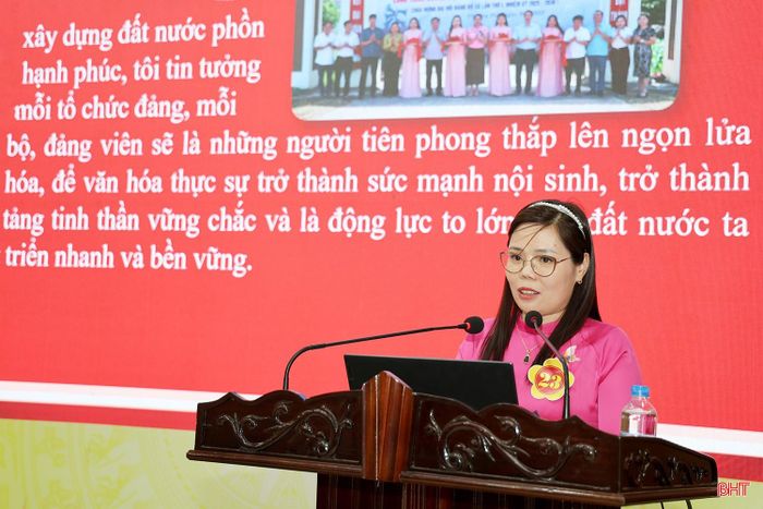 Thí sinh Nguyễn Ngọc Bích - Đảng bộ xã Thượng Đức trình bày chuyên đề: "Nội dung cốt lõi xây dựng con người văn hóa trong giai đoạn mới".