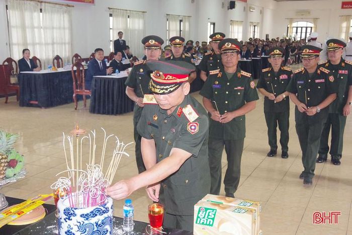 Đoàn cán bộ, chiến sỹ lực lượng vũ trang...