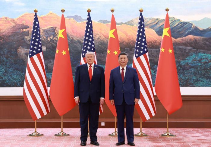 Chủ tịch Trung Quốc Tập Cận Bình (phải) trong cuộc hội đàm với Tổng thống Mỹ Donald Trump (trái, phía trước) đang ở thăm Bắc Kinh, ngày 14/5/2026. Ảnh: THX/TTXVN