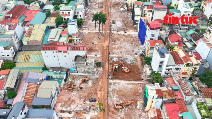 Nhiều máy móc được huy động, đẩy nhanh công tác giải phóng mặt bằng.