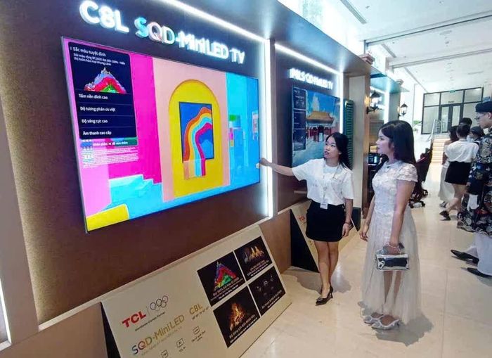 Là biểu tượng dẫn dắt cho tinh thần “Lead In Tech - Dẫn đầu công nghệ”, siêu phẩm C8L SQD-Mini LED TV một lần nữa khẳng định vị thế đỉnh phong vững chắc của TCL trên thị trường cao cấp.