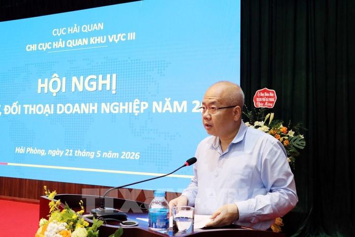 Chủ tịch UBND thành phố Hải Phòng Đỗ Thành Trung phát biểu tại hội nghị. Ảnh: Mạnh Tú - TTXVN