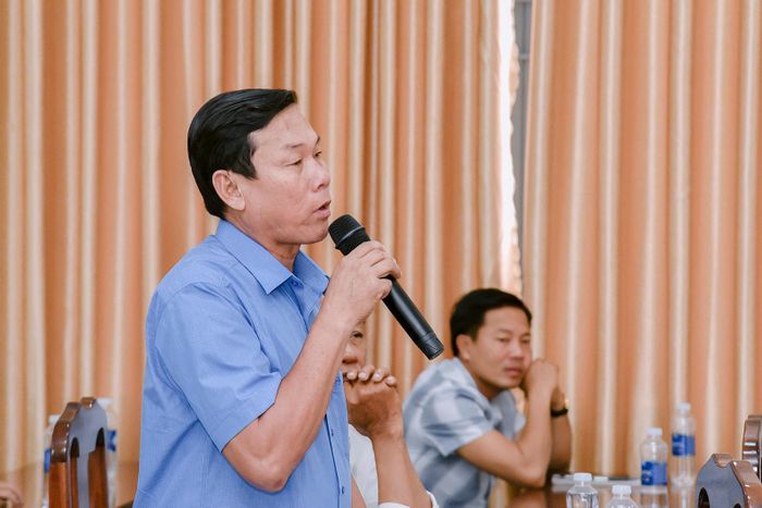 Ông Lê Quốc Dũng, nông dân Mẹt Lung nếu ý kiến tại hội nghị.