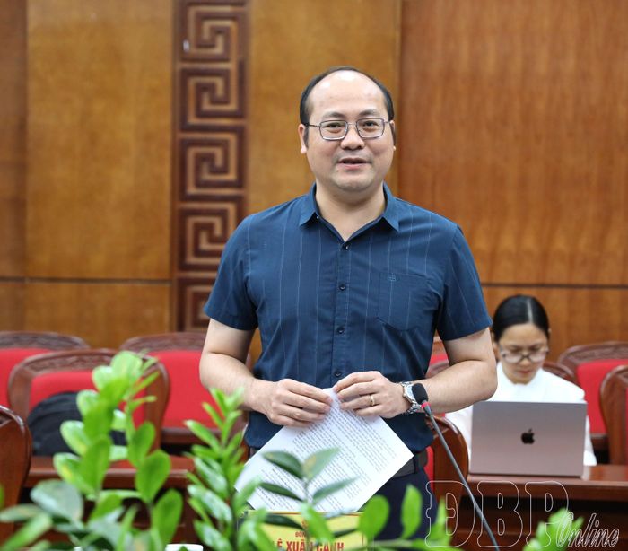 Lãnh đạo Sở Nông nghiệp và Môi trường tham gia ý kiến tại phiên họp.