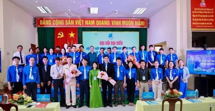 Ủy ban Hội LHTN Việt Nam xã Tuy Phước ra mắt tại Đại hội. Ảnh: ĐVCC