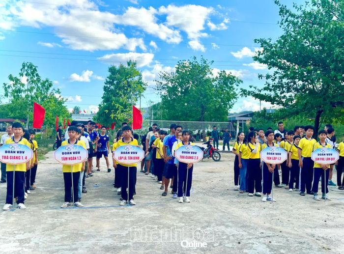 Các đoàn vận động viên tham dự lễ bế mạc.