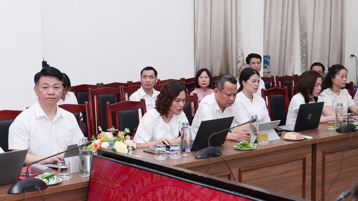 Đại biểu dự buổi làm việc.