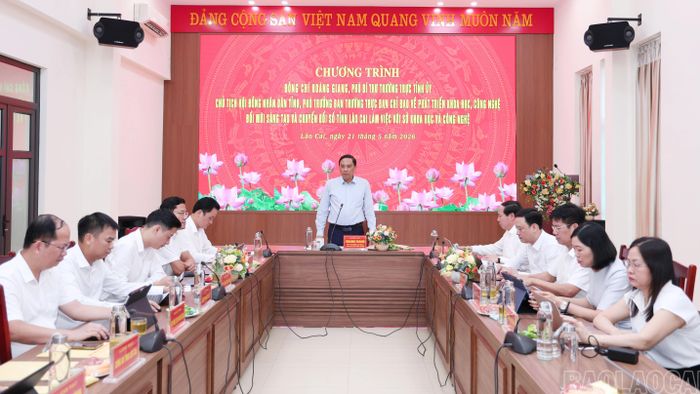 Đồng chí Hoàng Giang phát biểu kết luận buổi làm việc.