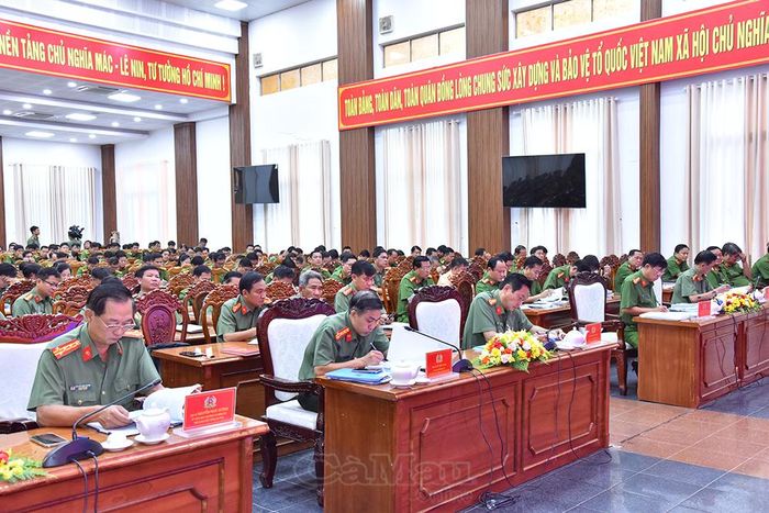 Các đại biểu tham dự hội nghị.