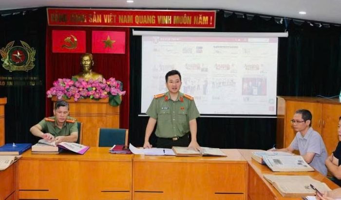 Trưởng Ban Biên tập An ninh Thủ đô, Trung tá Chu Quốc Dũng gợi ý bổ sung thêm nhiều tính năng mới, hiện đại và thiết thực nhằm phục vụ độc giả tốt hơn nữa, nhanh hơn nữa
