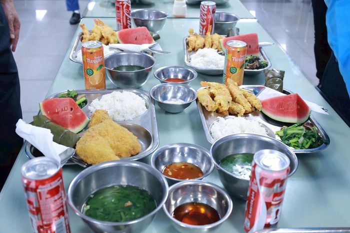 Mỗi suất ăn trị giá 80.000 đồng. Ảnh: N. Ánh