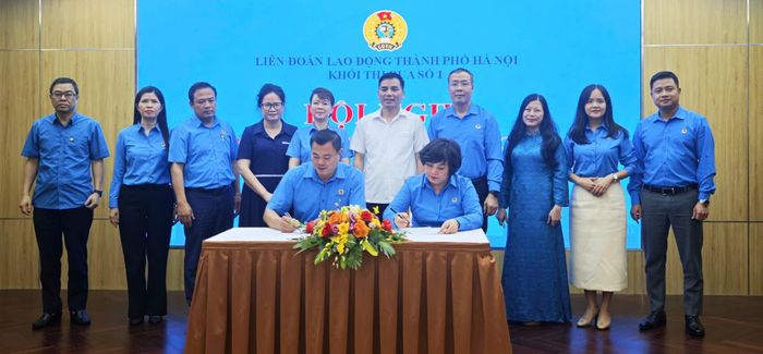 Các đơn vị thành viên Khối thi đua số 1 ký kết giao ước thi đua năm 2026, thể hiện quyết tâm hoàn thành thắng lợi các nhiệm vụ được giao. Ảnh: PV