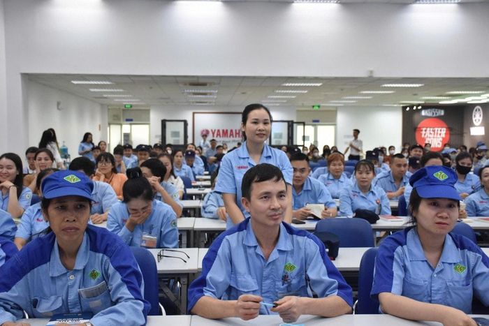 Công nhân lao động trong các KCNC&KCN thành phố Hà Nội tham gia một buổi tuyên truyền, phổ biến kiến thức pháp luật do Công đoàn tổ chức. Ảnh: PV