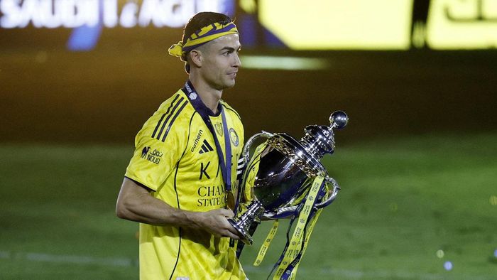 Cuối cùng chiếc cúp vô địch Saudi Pro League cũng đến và cỗ máy săn bàn huyền thoại thành "King Ronaldo".