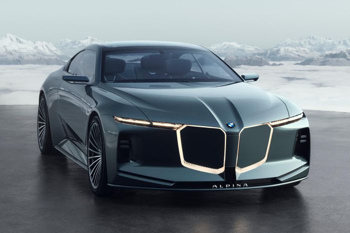 Tiếp nối di sản của thương hiệu, Vision BMW Alpina mang đến phong cách Art Deco cổ điển của những năm 1920 - 1930, nổi bật với cụm đèn pha mỏng, tích hợp trực tiếp với viền trang trí lưới tản nhiệt "mũi cá mập" cỡ lớn phát sáng.
