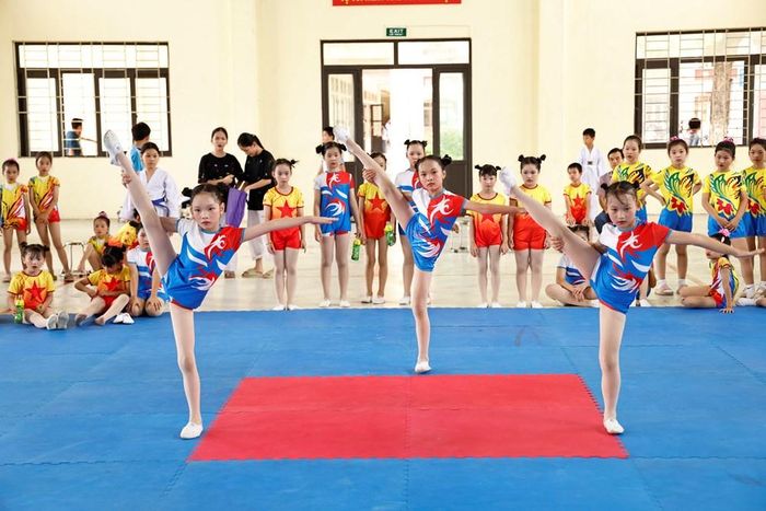 Thi đấu bộ môn thể dục Aerobic tại HKPĐ xã Thổ Tang lần thứ I