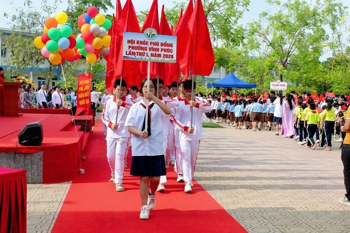 Diễu hành biểu dương lực lượng các đoàn tham dự HKPĐ phường Vĩnh Phúc lần thứ I