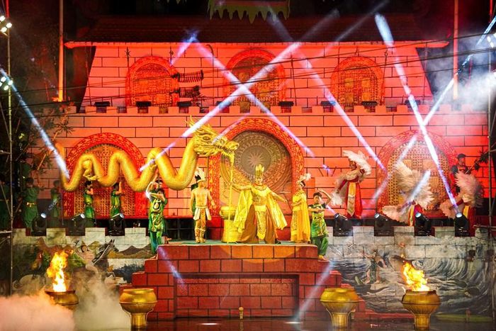 Show sân khấu hóa "Sơn Tinh Thủy Tinh" luôn là hoạt động điểm nhấn tại Suối Tiên
