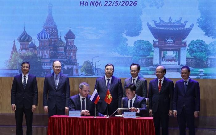 Phó Thủ tướng Thường trực chứng kiến lễ ký Quy chế về Trung tâm Pushkin trên cơ sở Phân viện Hà Nội của Viện Tiếng Nga mang tên Pushkin giữa Bộ Giáo dục và Đào tạo Việt Nam và Bộ Khoa học và Giáo dục Đại học Liên bang Nga - Ảnh: VGP/Phương Nguyên