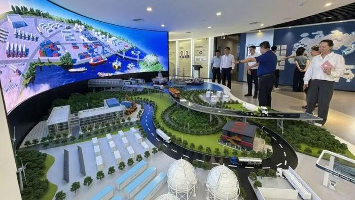 Đoàn công tác của Hiệp hội Sầu riêng tỉnh Đắk Lắk, Simexco Daklak và các doanh nghiệp xuất khẩu lớn của tỉnh thăm quan mô hình hệ thống kho bảo quản, logistics và chế biến sâu sầu riêng tại Quảng Đông, Trung Quốc.