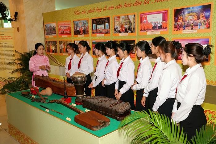 TP Cần Thơ đẩy mạnh tuyên truyền, giáo dục để nâng cao nhận thức của thế hệ trẻ về trách nhiệm giữ gìn bản sắc văn hóa dân tộc