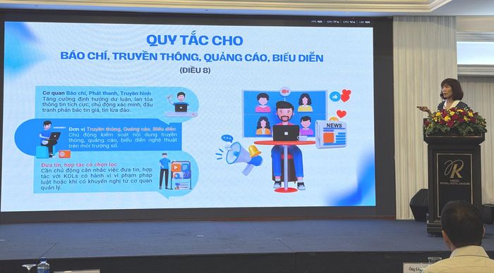  Bà Nguyễn Thị Thanh Huyền, Phó Cục trưởng Cục Phát thanh, truyền hình và thông tin điện tử phát biểu tại hội nghị 