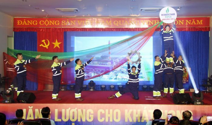 Phần thi giới thiệu về NMNĐ Sông Hậu 1.