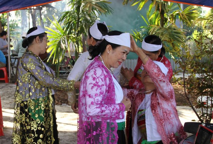 Những bộ váy áo Mường vẫn xuất hiện trong các ngày lễ, Tết, hội làng.