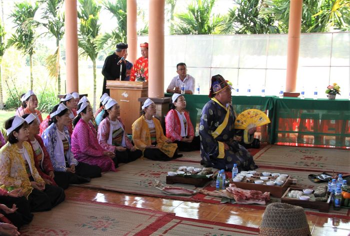 Hằng năm, người Mường ở phường Tân Lập, tỉnh Đắk Lắk đều tổ chức cúng hạ cây nêu - một nghi thức truyền thống. 