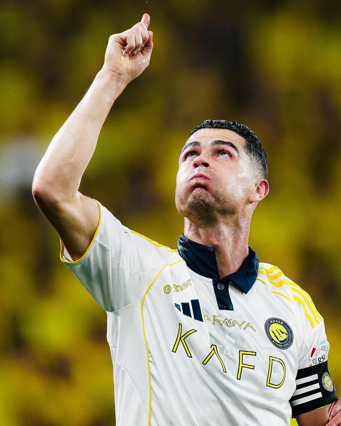 Ronaldo khóc đỏ mắt với khoảnh khắc đặc biệt. Ảnh: Al Nassr