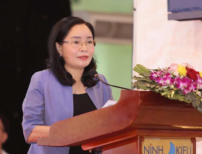 Thứ trưởng Bộ Văn hóa, Thể thao và Du lịch Trịnh Thị Thủy phát biểu tại hội nghị.
