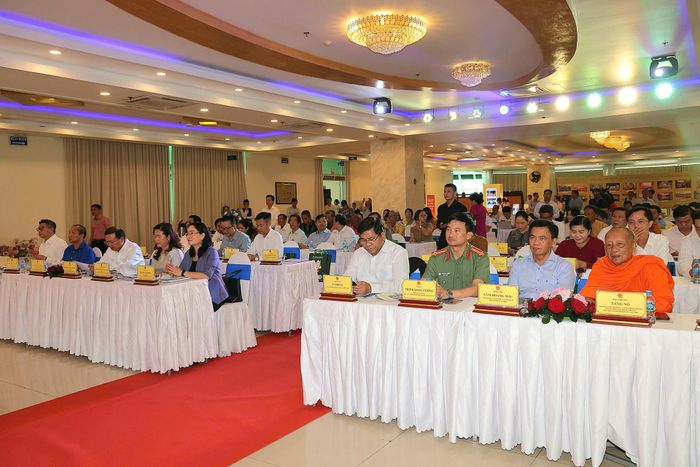 Các đại biểu tham dự hội nghị.
