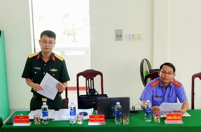  Đoàn kiểm sát trao đổi, làm rõ một số nội dung phục vụ công tác kiểm sát.