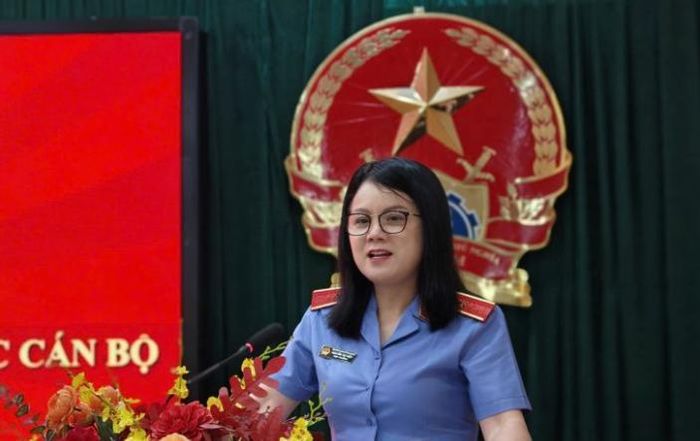 Đồng chí Nguyễn Thị Thủy - Tỉnh ủy viên, Bí thư Đảng ủy, Viện trưởng VKSND tỉnh Lạng Sơn phát biểu giao nhiệm vụ.