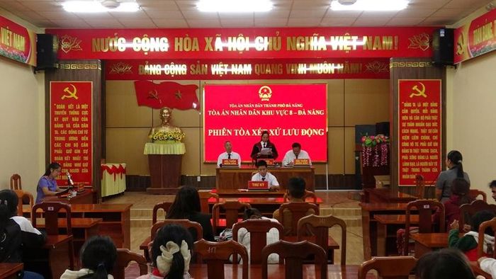 VKSND khu vực 8, TP Đà Nẵng vừa phối hợp với TAND khu vực 8, TP Đà Nẵng tổ chức 2 phiên tòa xét xử lưu động.
