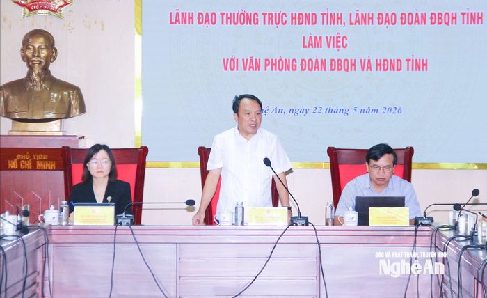 Các đồng chí chủ trì hội nghị. Ảnh: Mai Hoa