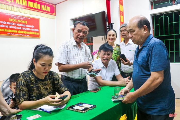  Với người dân, việc cài đặt i-HaTinh giúp thuận tiện hơn trong việc tiếp cận thông tin và phản ánh các vấn đề tại địa phương. 