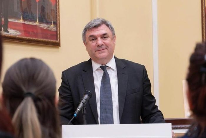 Phó Chủ tịch Ủy ban Đối ngoại St. Petersburg Vyacheslav Kalganov phát biểu tại buổi lễ (Ảnh: ĐH SP QG Herzen).