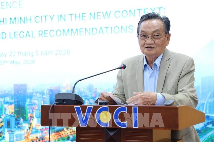 Tiến sĩ Trần Du Lịch, Phó Chủ tịch Trung tâm Trọng tài Quốc tế Việt Nam phát biểu tại hội nghị. Ảnh: Xuân Anh - TTXVN