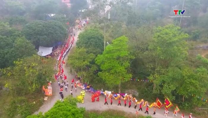 Nghi thức rước kiệu thần Đồng Cổ