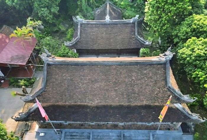 Trải qua nhiều lần phục dựng, tôn tạo, đền Đồng Cổ ngày nay mang diện mạo khang trang nhưng vẫn giữ được vẻ cổ kính vốn có.