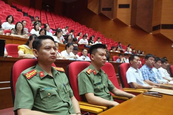 Các đại biểu tham dự hội nghị.