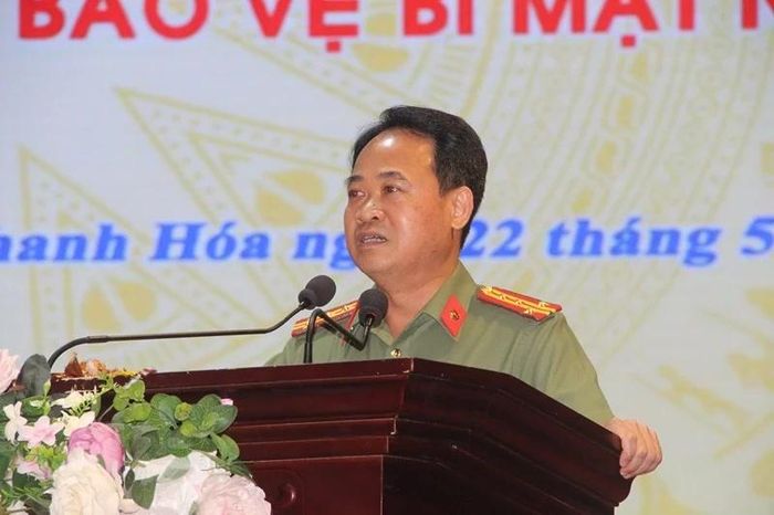 Đại tá Lê Ngọc Anh, Phó Giám đốc, Thủ trưởng Cơ quan An ninh điều tra Công an tỉnh phát biểu tại hội nghị.